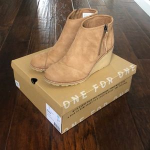 TOMS Avery Toffee microfiber wedge booties